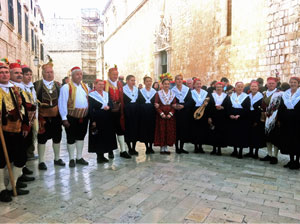 Dubrovaki primorski svatovi na Stradunu za festu sv. Vlaha